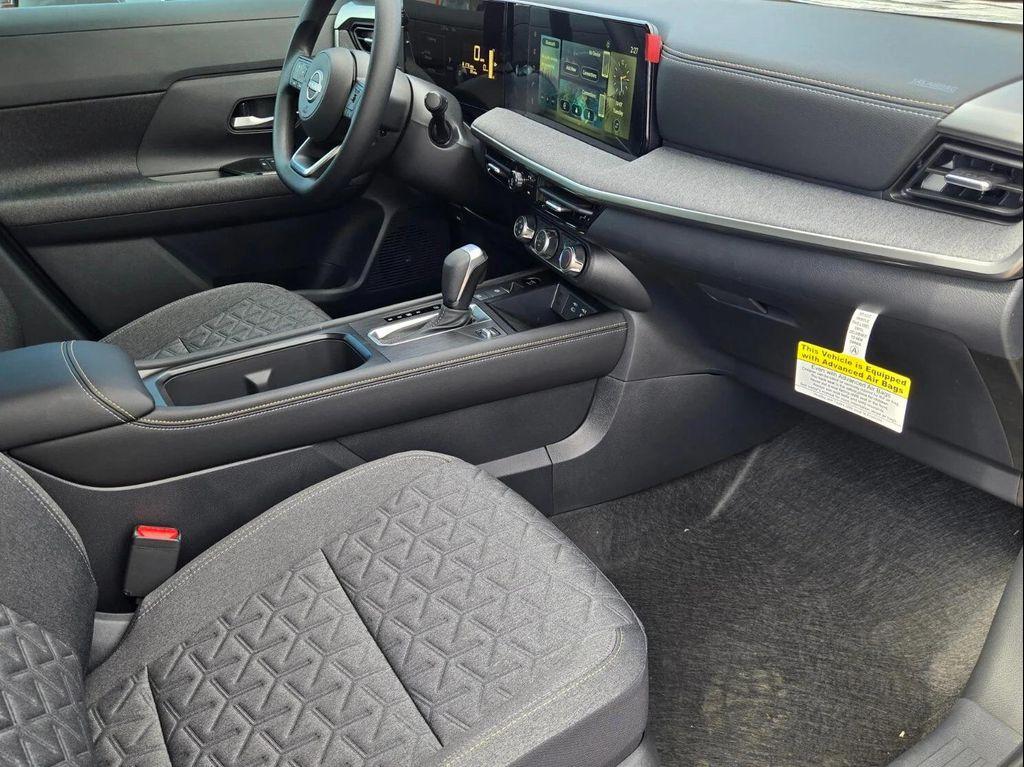 new 2025 Nissan Kicks car, priced at $26,600