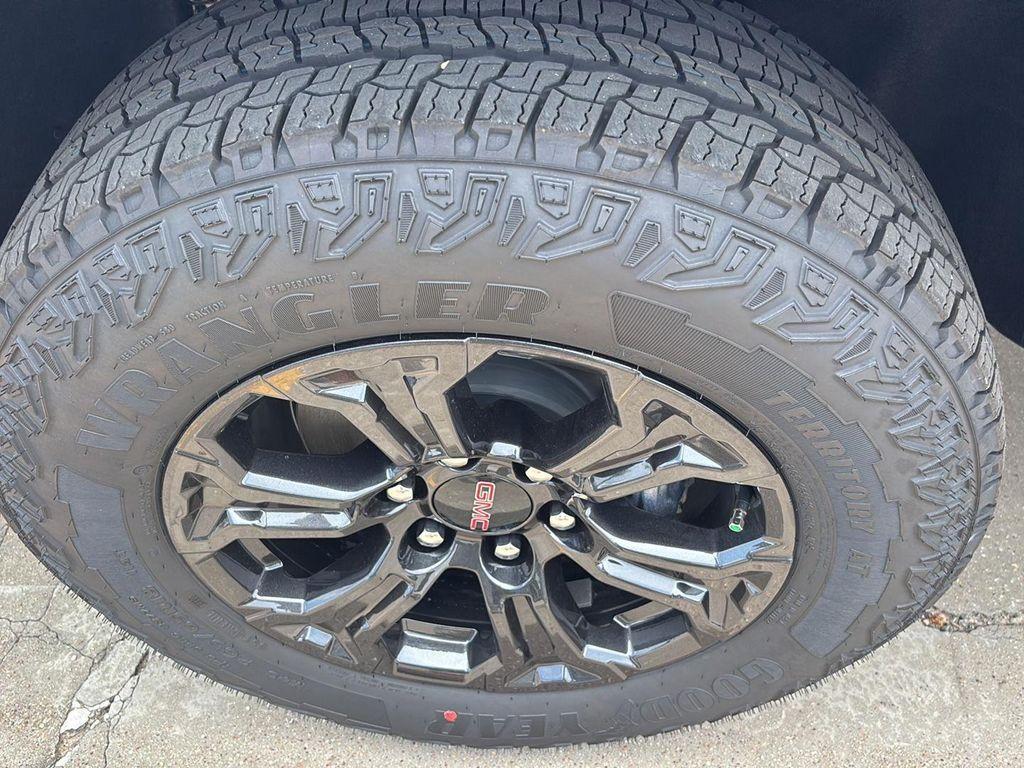 new 2025 GMC Canyon car, priced at $38,830