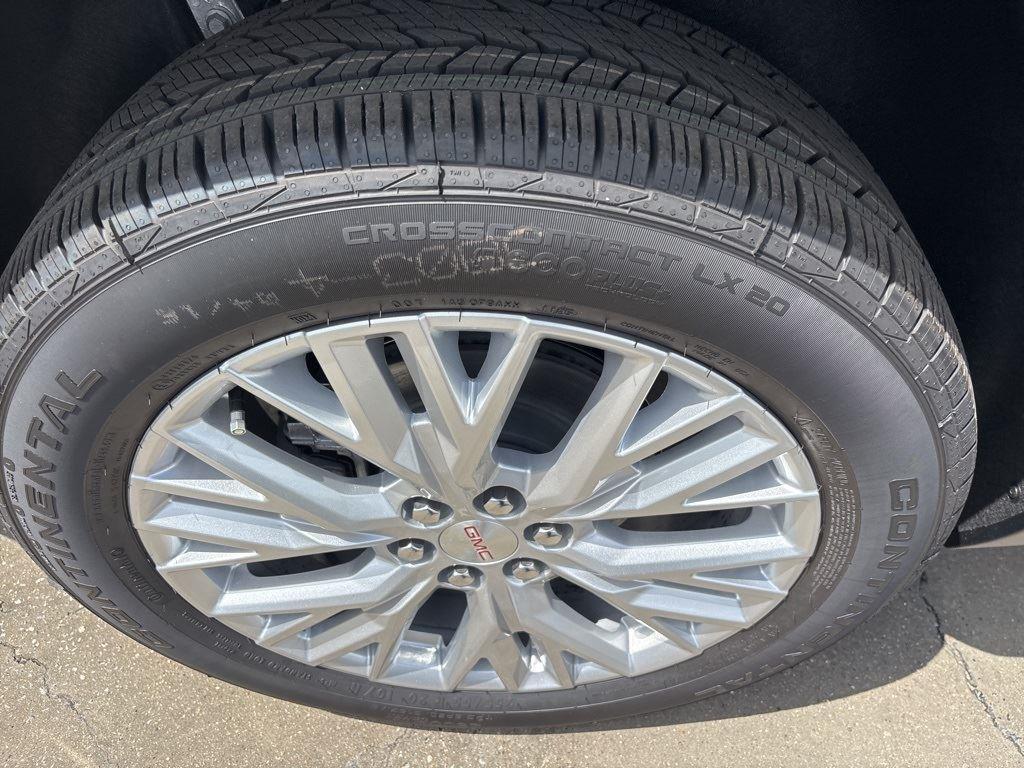 new 2025 GMC Acadia car, priced at $42,875