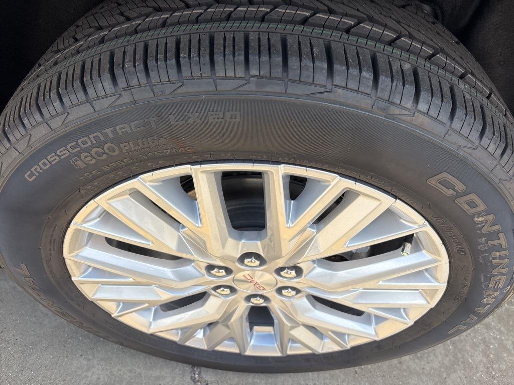 new 2025 GMC Acadia car, priced at $42,875