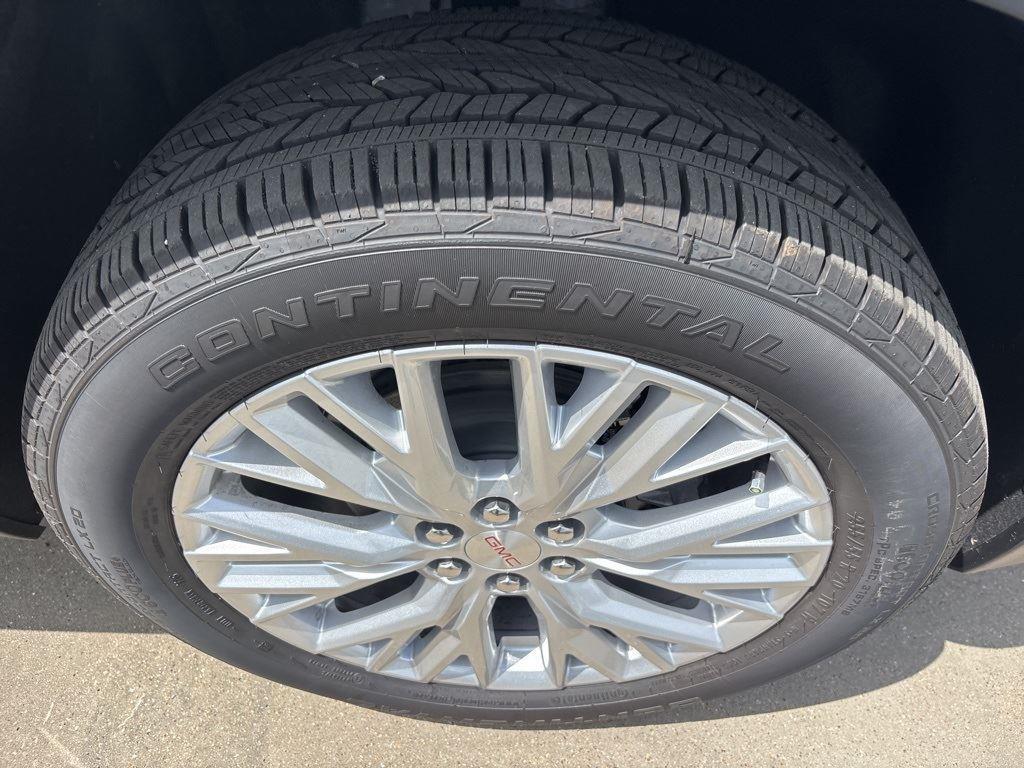 new 2025 GMC Acadia car, priced at $42,875