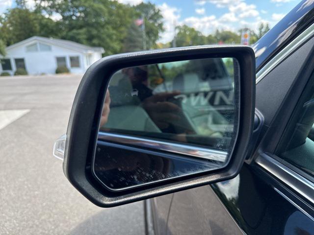 used 2022 Chevrolet Traverse car, priced at $30,197