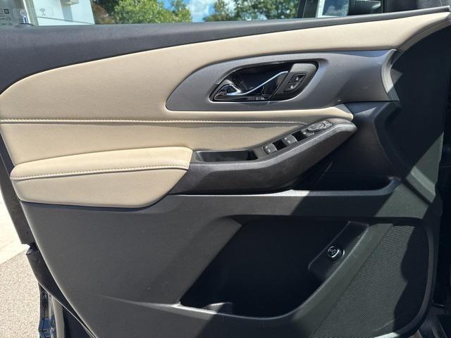 used 2022 Chevrolet Traverse car, priced at $30,197