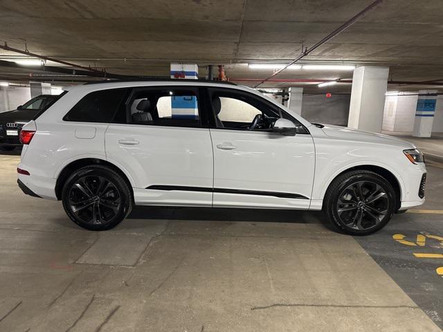 new 2025 Audi Q7 car, priced at $77,880