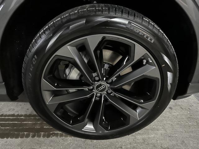 new 2025 Audi Q7 car, priced at $77,880