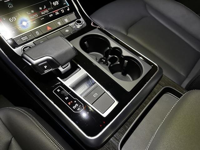 new 2025 Audi Q7 car, priced at $77,880