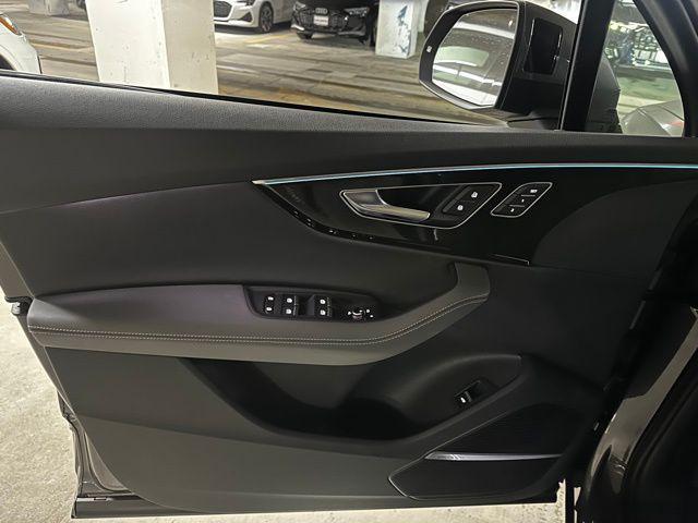 new 2025 Audi Q7 car, priced at $75,450