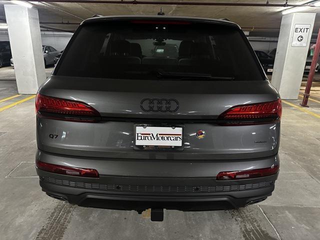 new 2025 Audi Q7 car, priced at $75,450