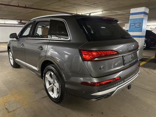 new 2025 Audi Q7 car, priced at $64,475