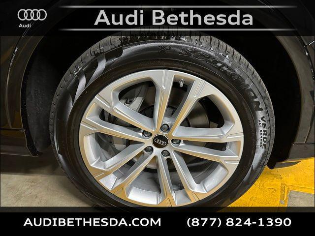 new 2025 Audi Q7 car, priced at $75,925