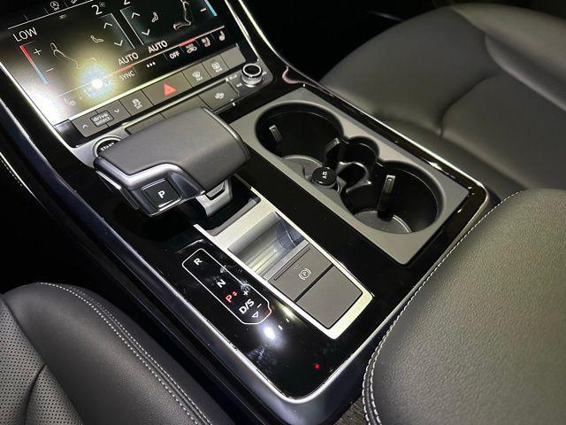new 2025 Audi Q7 car, priced at $75,925