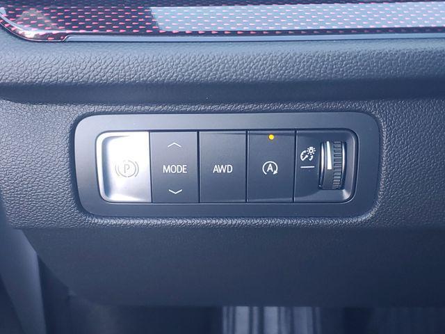 used 2024 Chevrolet Traverse car, priced at $55,596