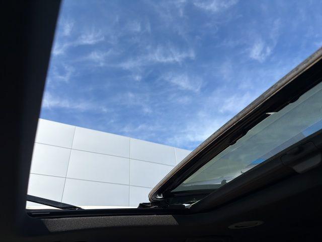 used 2023 Chevrolet Traverse car, priced at $37,799