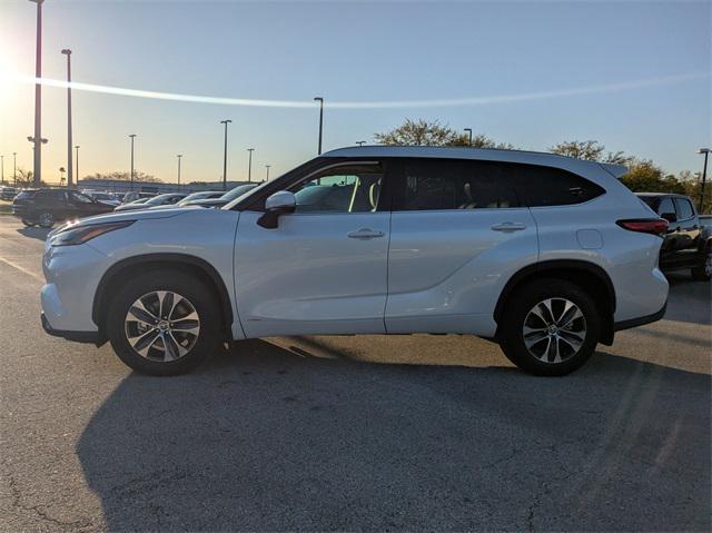 used 2022 Toyota Highlander Hybrid car, priced at $37,545