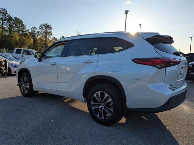 used 2022 Toyota Highlander Hybrid car, priced at $37,545