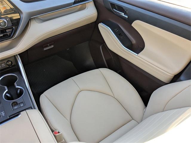 used 2022 Toyota Highlander Hybrid car, priced at $37,545