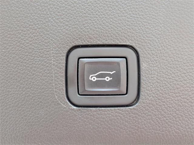used 2023 Chevrolet Traverse car, priced at $39,881