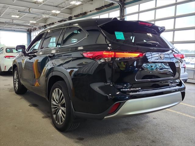 used 2021 Toyota Highlander car, priced at $38,500