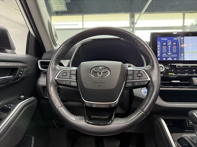 used 2020 Toyota Highlander Hybrid car, priced at $36,900