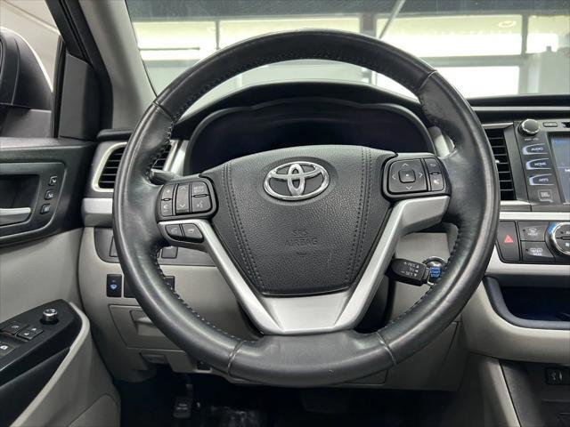 used 2015 Toyota Highlander car, priced at $14,900