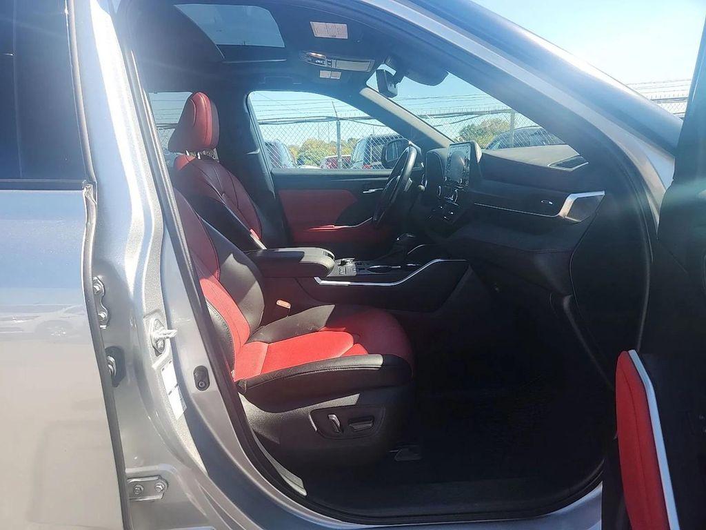 used 2021 Toyota Highlander car, priced at $31,900