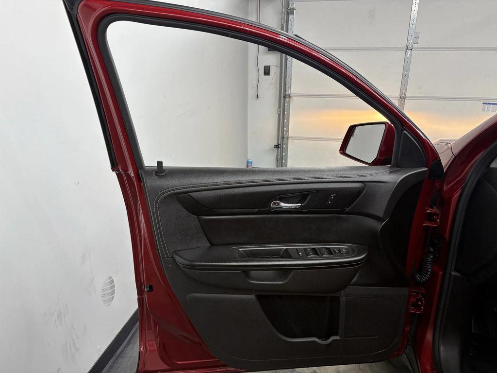 used 2014 Chevrolet Traverse car, priced at $9,500