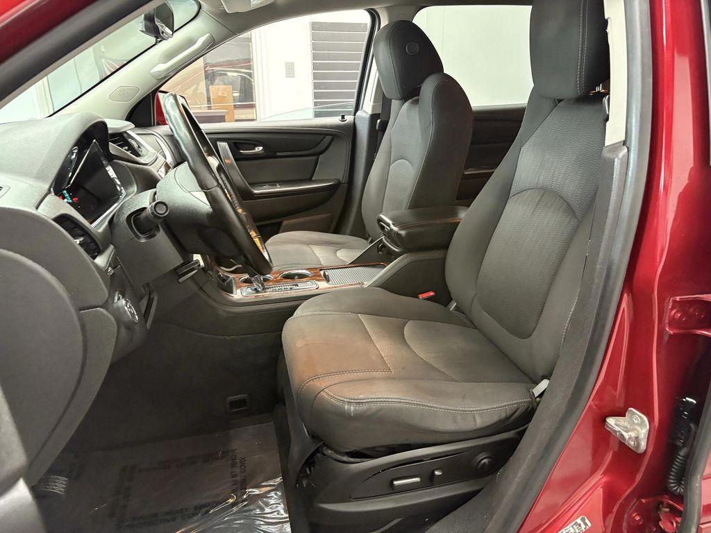 used 2014 Chevrolet Traverse car, priced at $9,500