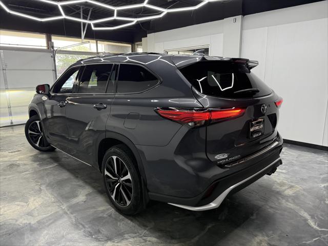 used 2021 Toyota Highlander car, priced at $38,900