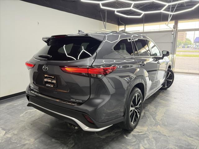 used 2021 Toyota Highlander car, priced at $38,900