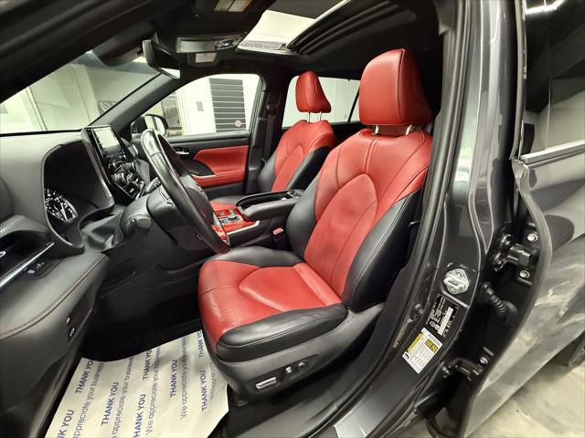 used 2021 Toyota Highlander car, priced at $38,900
