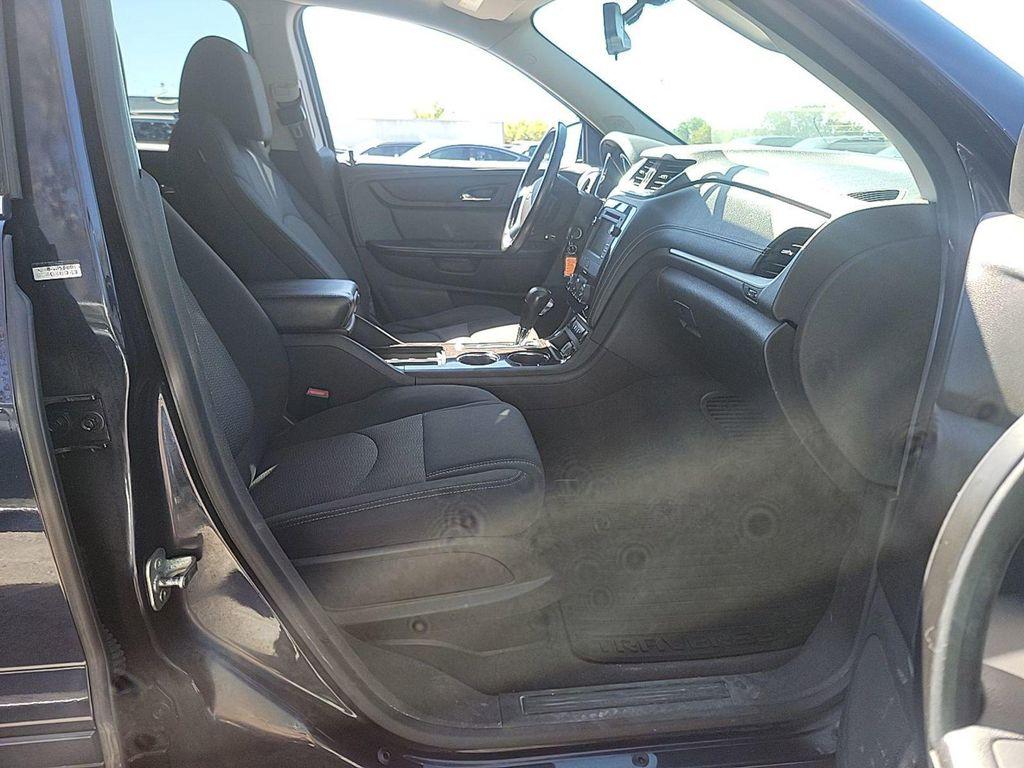 used 2015 Chevrolet Traverse car, priced at $8,900