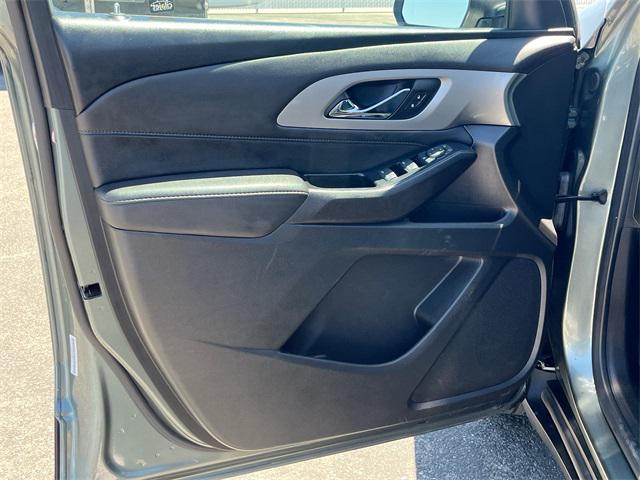 used 2023 Chevrolet Traverse car, priced at $31,511