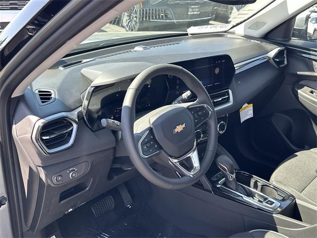 new 2025 Chevrolet TrailBlazer car, priced at $28,316