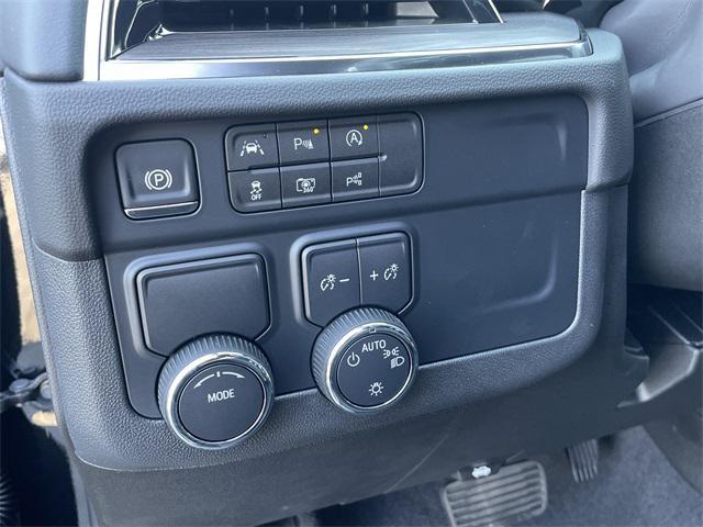 new 2025 Chevrolet Suburban car, priced at $69,380