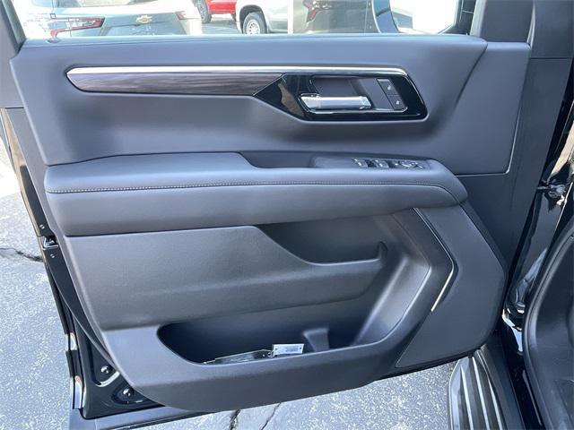 new 2025 Chevrolet Suburban car, priced at $69,380