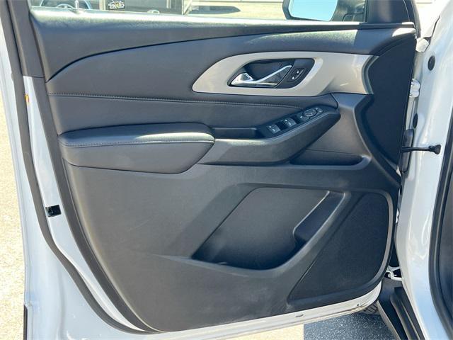 used 2023 Chevrolet Traverse car, priced at $29,911