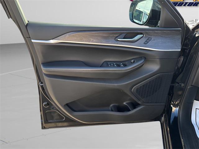 used 2023 Jeep Grand Cherokee car, priced at $28,577