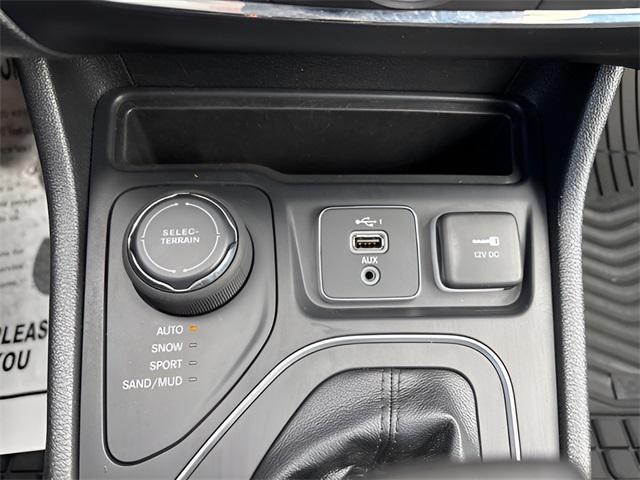 used 2022 Jeep Cherokee car, priced at $24,286