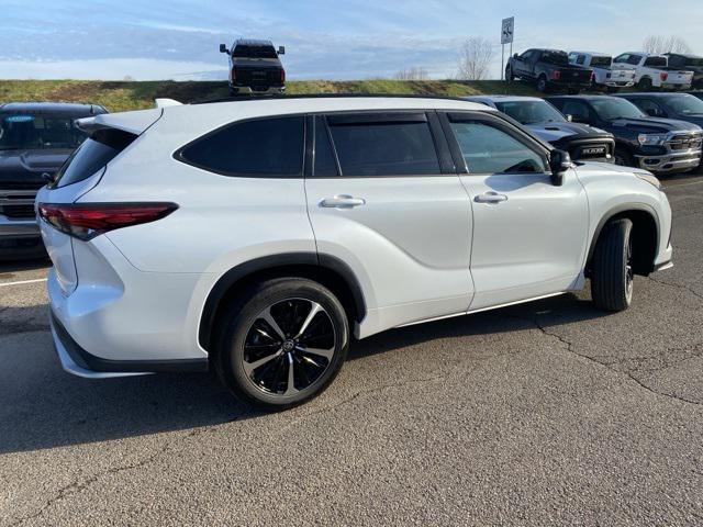 used 2022 Toyota Highlander car, priced at $38,499