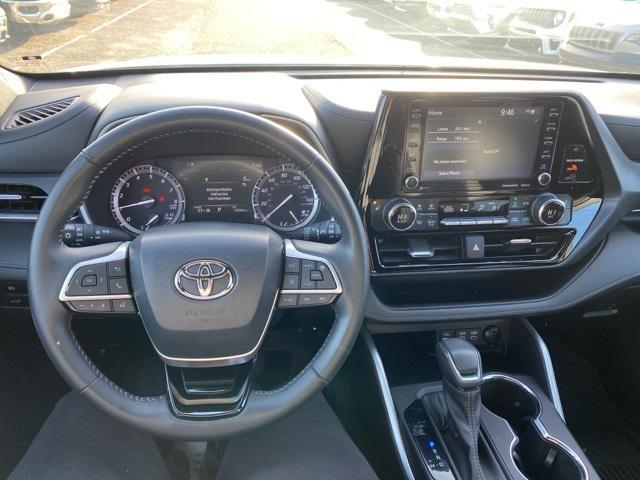 used 2022 Toyota Highlander car, priced at $38,499