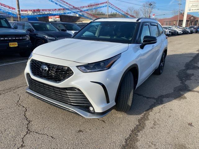 used 2022 Toyota Highlander car, priced at $38,499