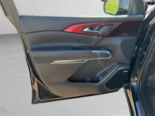 used 2025 Chevrolet Traverse car, priced at $52,152