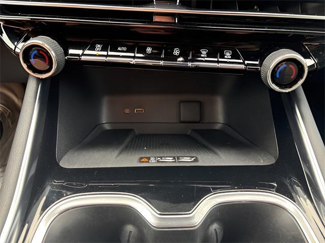 used 2025 Chevrolet Traverse car, priced at $40,957