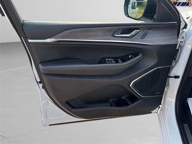 used 2025 Jeep Grand Cherokee L car, priced at $48,577