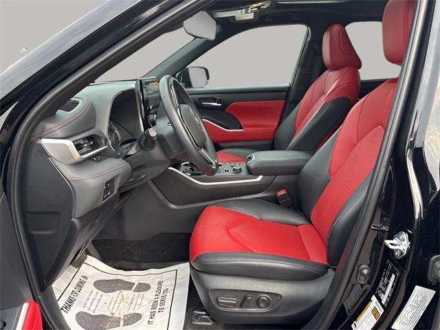 used 2023 Toyota Highlander car, priced at $43,877
