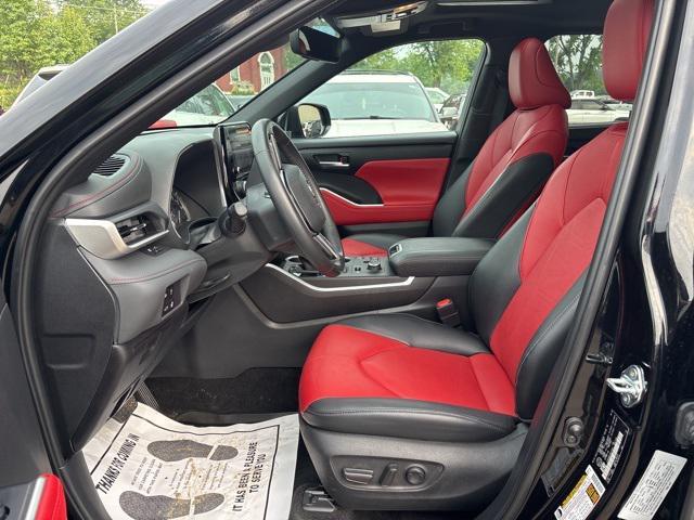 used 2023 Toyota Highlander car, priced at $43,877