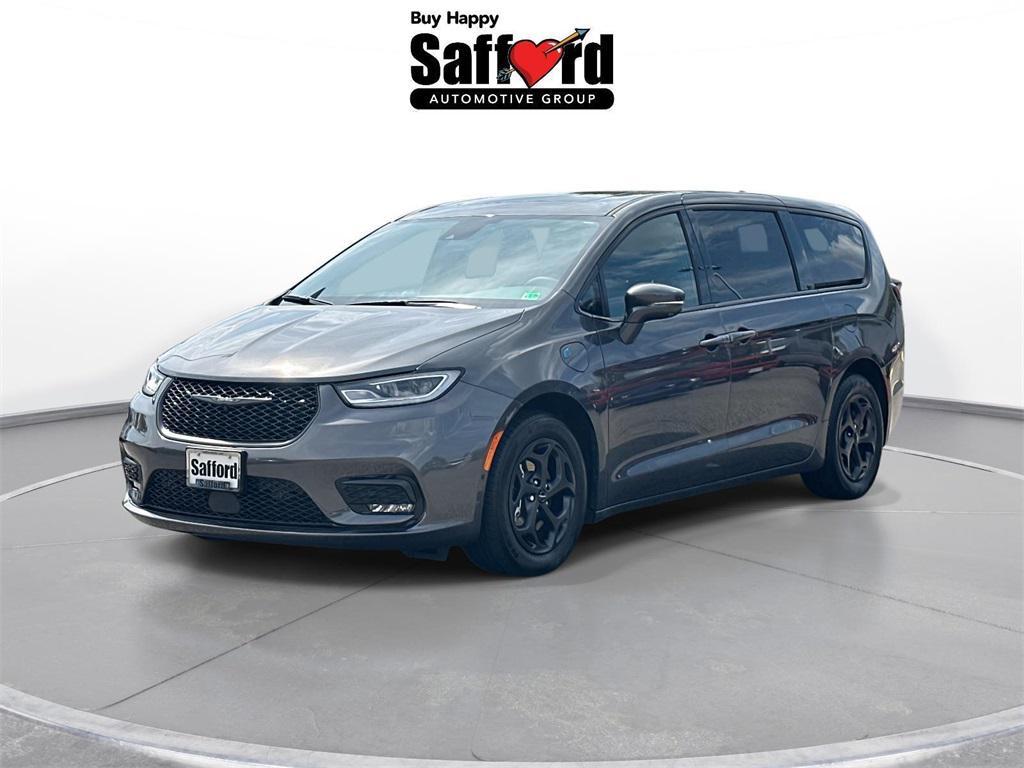 used 2022 Chrysler Pacifica Hybrid car, priced at $34,400