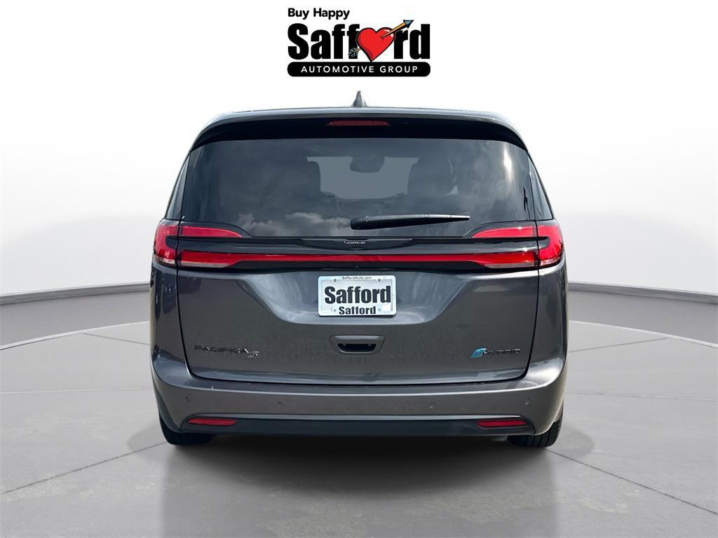 used 2022 Chrysler Pacifica Hybrid car, priced at $34,400