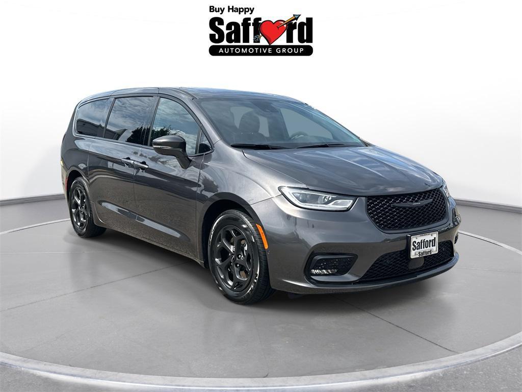 used 2022 Chrysler Pacifica Hybrid car, priced at $34,400