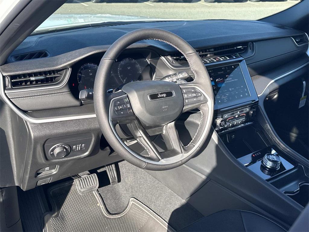 new 2025 Jeep Grand Cherokee car, priced at $41,755